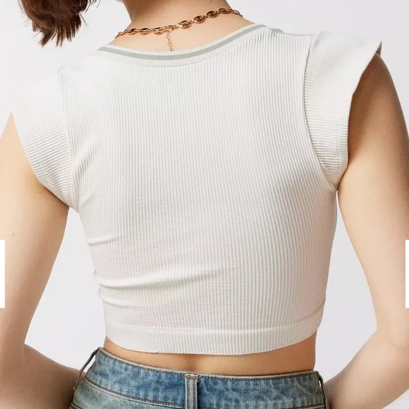 out from under top - Picture 2 of 2